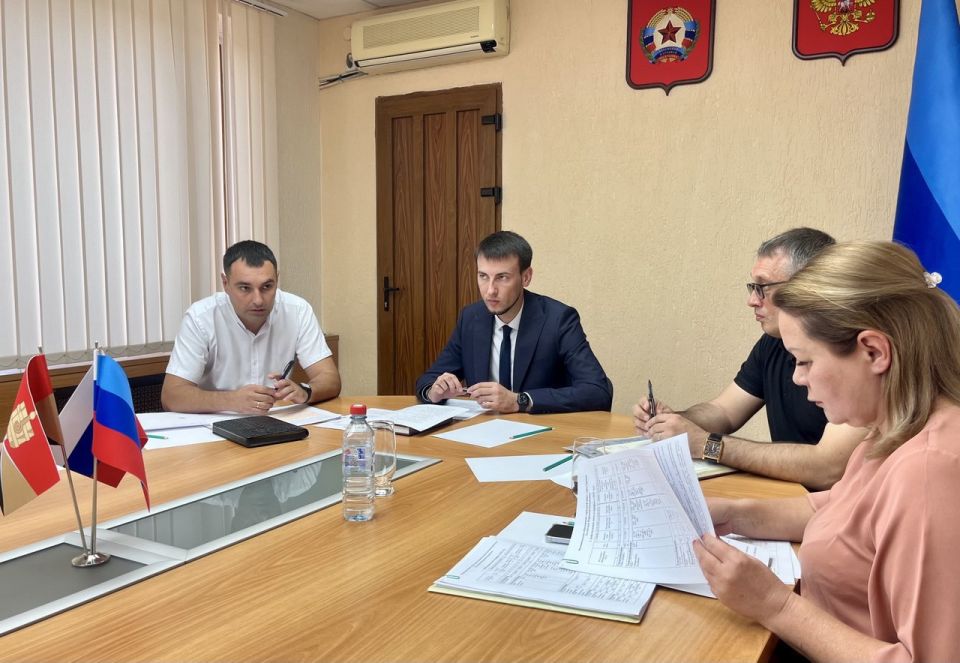 Константин Роговенко провел рабочее совещание с представителями администраций Алчевска, Брянки, Перевальска и субъектов ТЭК