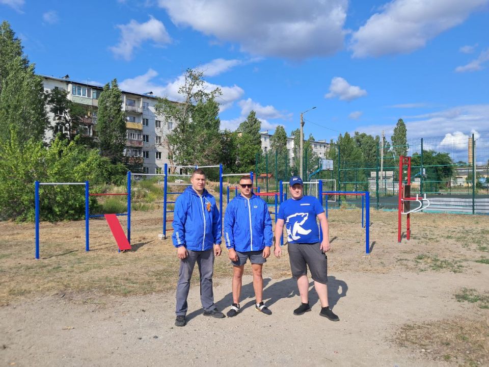 Члены фракции «Единая Россия» в Совете городского округа города Рубежное присоединились к акции «Яркое детство»