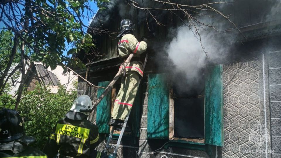 Спасатели МЧС России ликвидировали пожар в селе Горском
