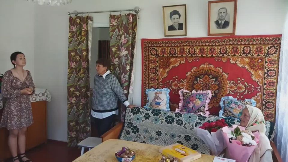 Сегодня свой 95 – летний юбилей отмечает жительница города Ровеньки Тимошенко Надежда Кузьминична