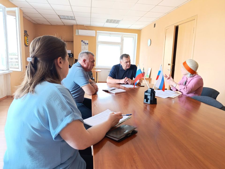 Сегодня первый заместитель Главы Администрации городского округа города Рубежное Луганской Народной Республики Игорь Шмидт провел прием граждан