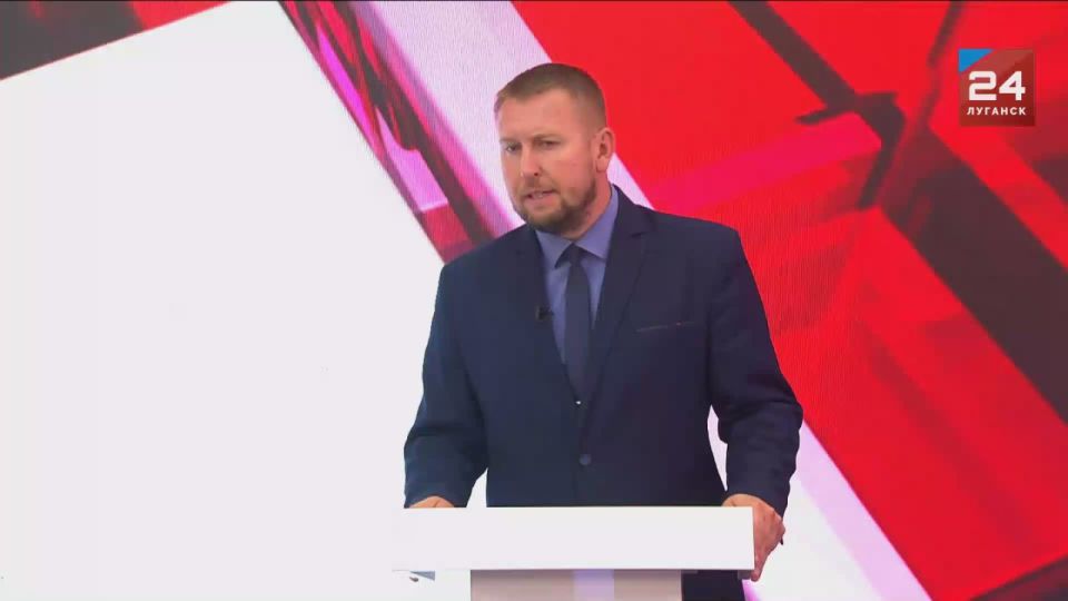 Председатель Народного Совета ЛНР Денис Мирошниченко в эфире проекта «Парламентский вестник» рассказал о работе Комитетов НС ЛНР, а также о том, на что направлены принимаемые законы: