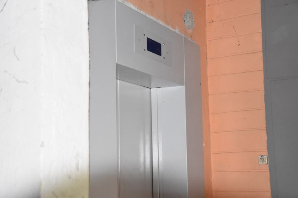 Сергей Козенко: В Краснодоне в рамках специального инфраструктурного проекта продолжаются работы по капитальному ремонту лифтового оборудования в многоквартирных жилых домах № 5 и № 6, расположенных в квартале Лесной