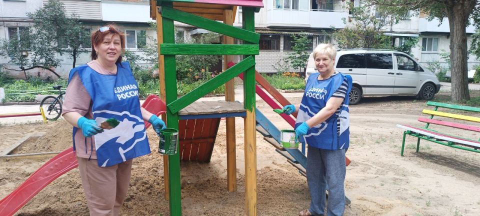 Активистки «Женского движения Единой России» присоединились к акции «Яркое детство» в Рубежном