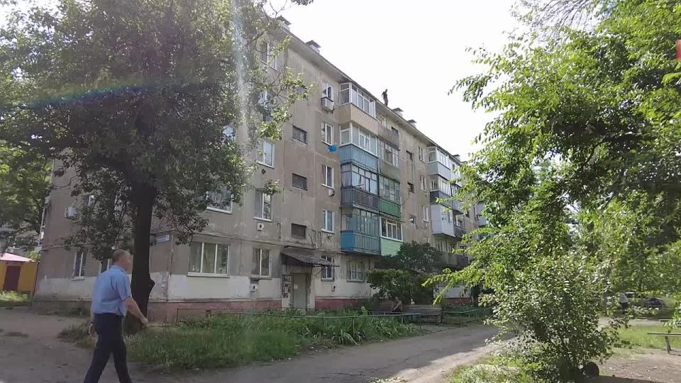 Краснодонский округ. РЕМОНТ ЗАВЕРШЁН: КРЫШИ ПРИНЯТЫ В Краснодоне и Молодогвардейске завершены работы по капитальному ремонту кровель