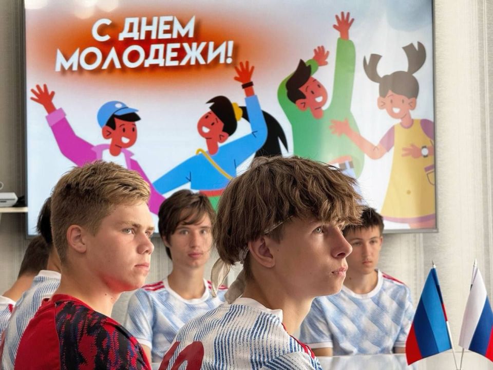 Сергей Колягин: В преддверии Дня молодёжи встретился с футболистами секции по футболу Спортивной школы города Первомайска