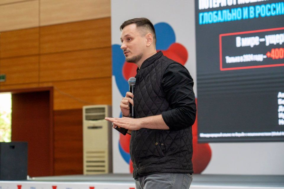  :            ?      ߻    