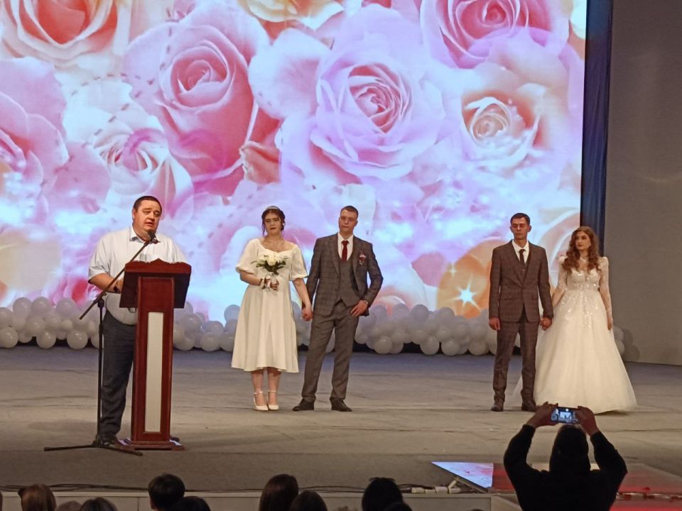 Семья занимает в нашей жизни первое место, ведь нет ничего дороже, ближе, роднее, чем