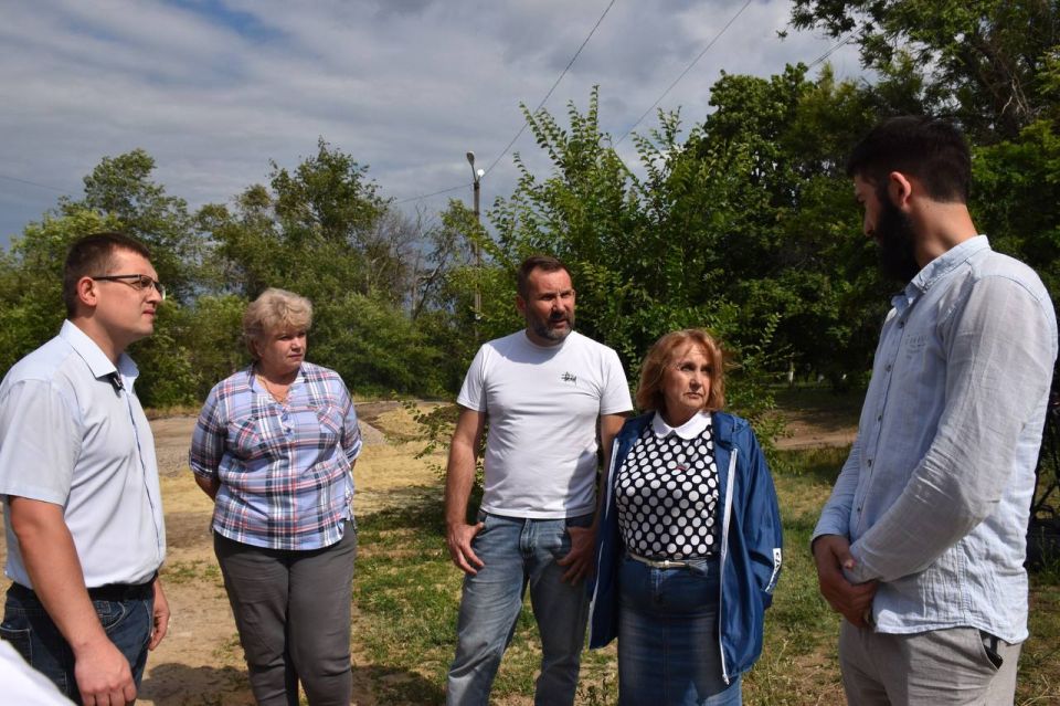 В Брянке продолжается благоустройство общественных территорий в рамках федерального проекта «Формирование комфортной городской среды» национального проекта«Инфраструктура для жизни»