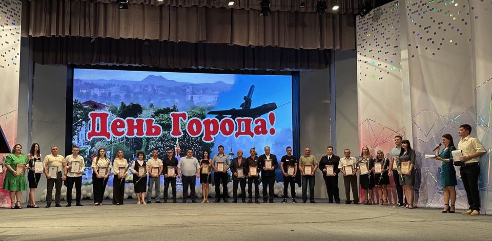 В Ровеньках состоялось торжественное собрание в ДК им. М. Горького, посвященное 232 – й годовщине образования города