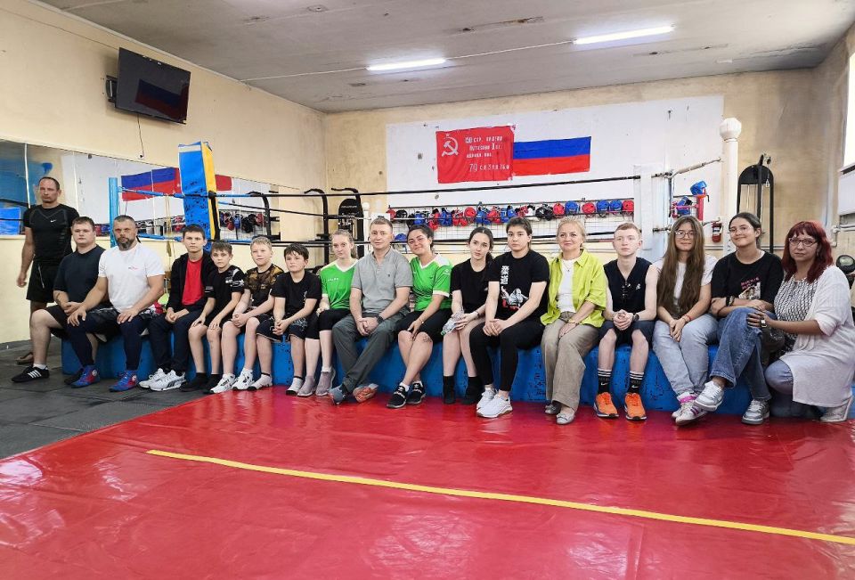 Евгений Шаталин: Накануне Дня молодежи встретился с юными жителями города Рубежное, чтобы поговорить с ними открыто и откровенно