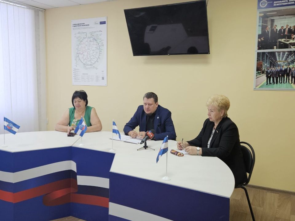 Ольга Бас: В преддверии Дня молодёжи приняла участие в пленарном заседании Общественной палаты ЛНР совместно с депутатом Народного Совета Линой Вокаловой