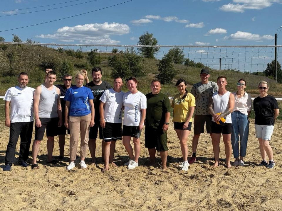 Сергей Колягин: Ко Дню молодежи, в рамках спортивного марафона «Сила России», на волейбольной площадке у первомайского пруда «Зеленхоз», состоялся первый в сезоне товарищеский матч по волейболу