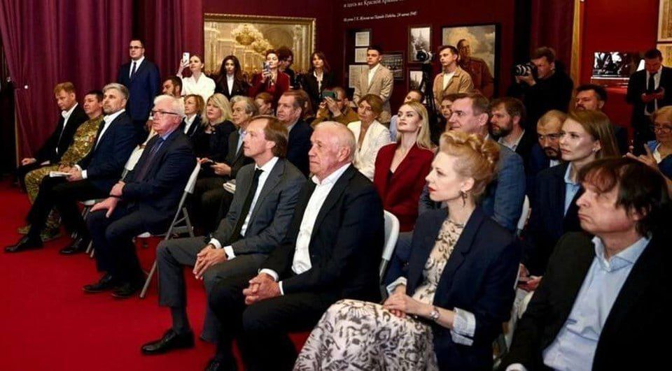 Профессор и выпускник Академии Матусовского удостоены медали Твардовского