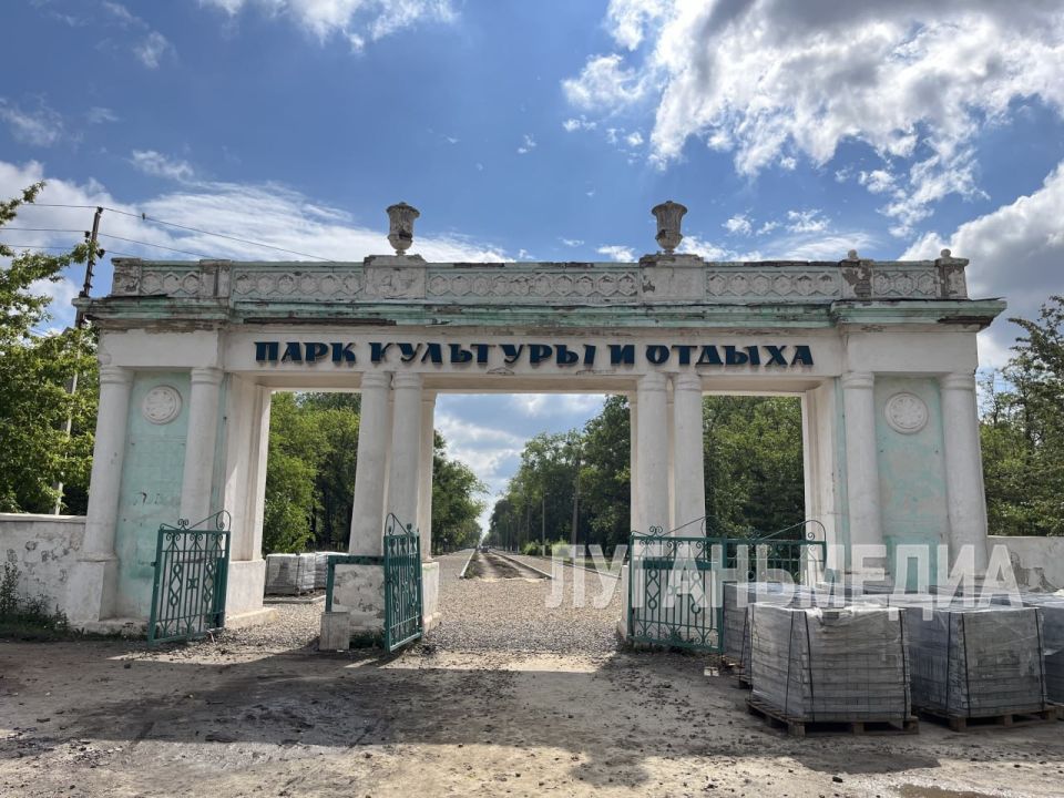 В Перевальске продолжаются ремонтные работы в парке имени Воровского