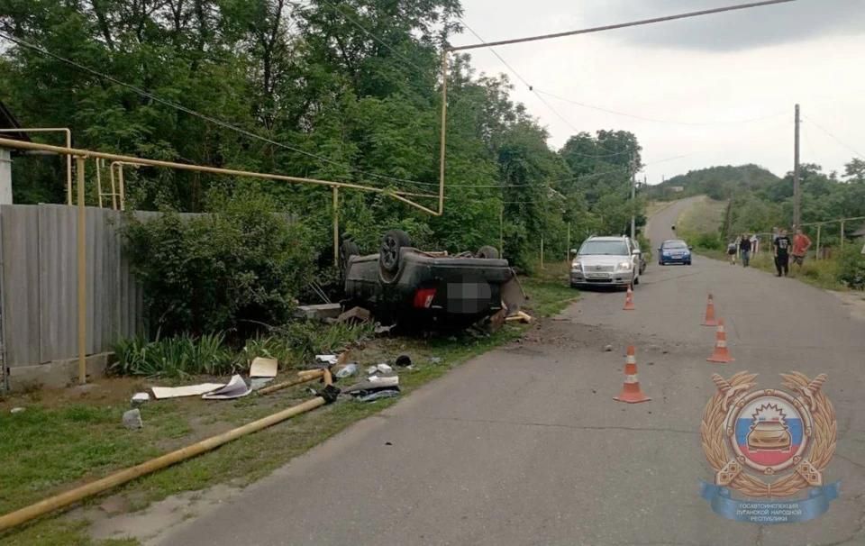 В ЛНР 18-летний водитель без прав влетел в опору электропередач