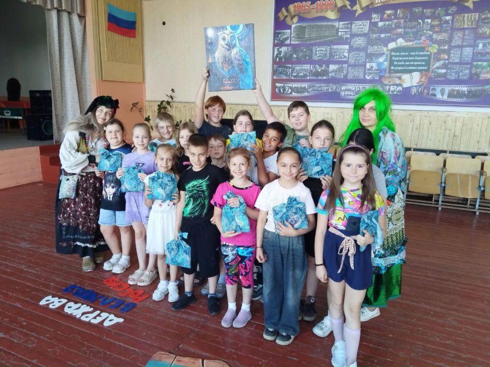 Омский волонтер Татьяна Терехина организовала в Ирмино представление для детей особой заботы