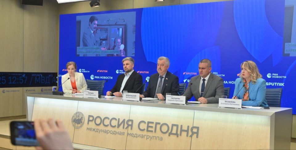  :  ͻ       RT    .λ,          ,     ...