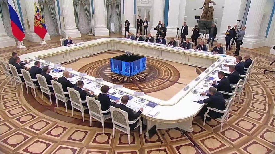 Марат Хуснуллин доложил Президенту о ходе восстановления новых российских регионов