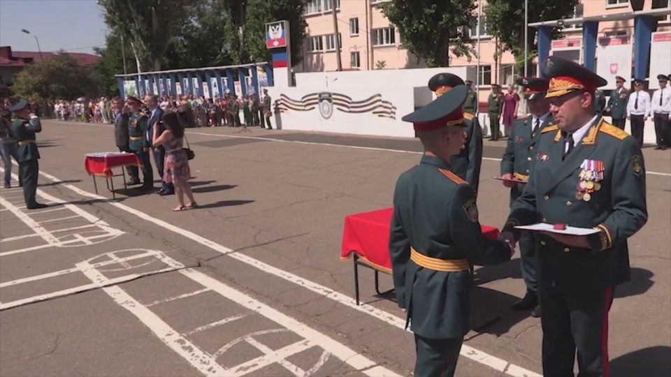 Внимание, информация о поступлении в Донецкое высшее общевойсковое командное училище, контактная информация и сборник «Поступающим в высшие военно-учебные заведения Министерства обороны Российской Федерации и в военные...