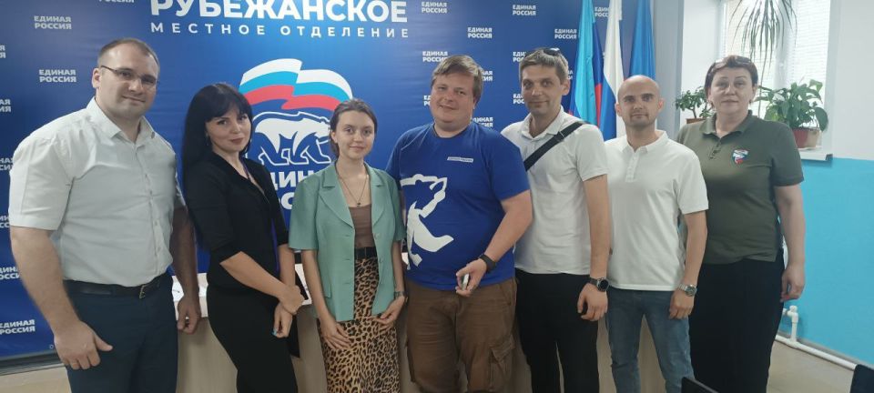 Рубежанские единороссы с участием членов Молодежной палаты при Совете городского округа муниципальное образование городской округ город Рубежное Луганской Народной Республики устроили интеллектуальный квиз для молодежи...