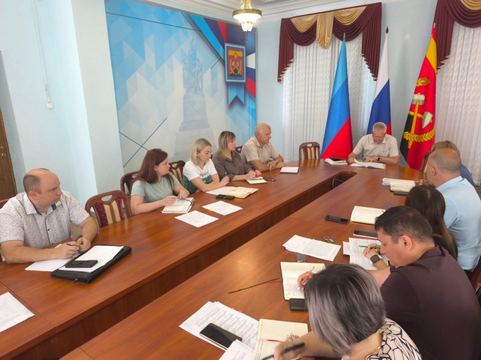 Сергей Козенко: Сегодня провел расширенное аппаратное совещание с руководителями структурных подразделений Администрации, начальниками отделов и управления, ответственных за жизнеобеспечение населенных пунктов округа