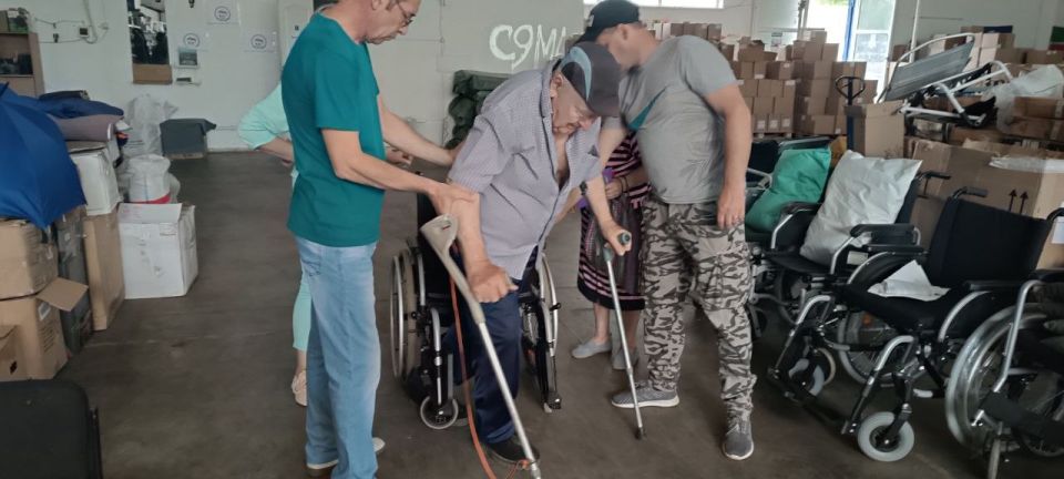 «Единая Россия» в Рубежном продолжает помогать людям с ограниченными возможностями