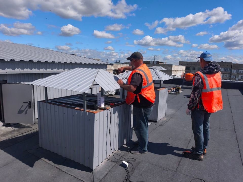 Сергей Козенко: В рамках реализации специального инфраструктурного проекта в городе Краснодоне подходят к завершению работы по капитальному ремонту мягкой кровли многоквартирного жилого дома, расположенного по адресу: кв....