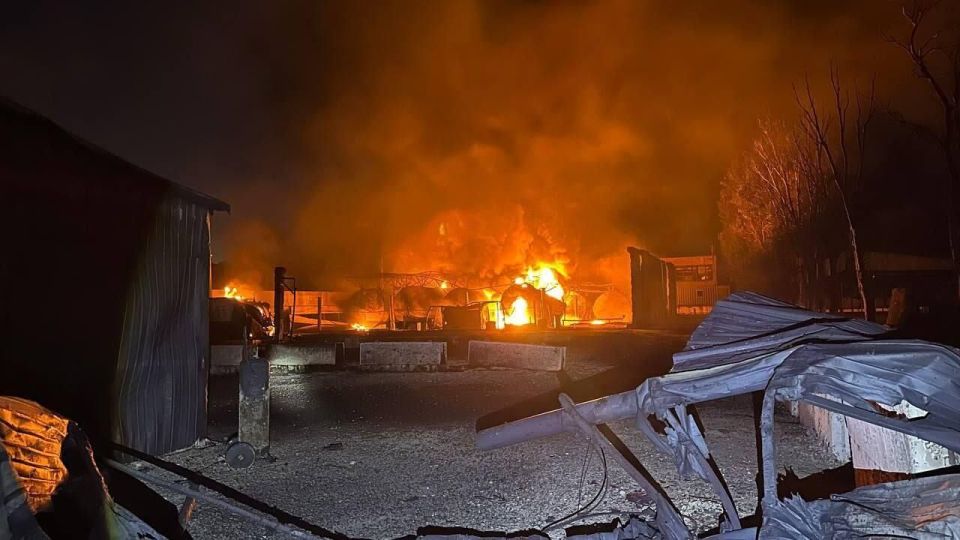 ВСУ атаковали жилые дома и поликлинику в городах ЛНР