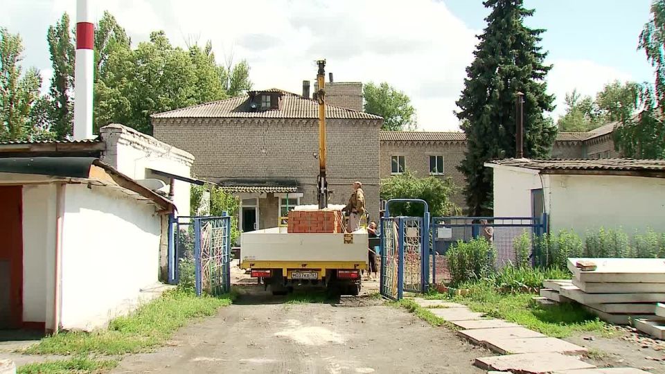 «Детский сад построен в 1963 году и всё это время в нём не было капитального ремонта. Мы своими силами и с помощью местного бюджета как могли поддерживали состояние здание. А вот система отопления нам была не по силам. И...