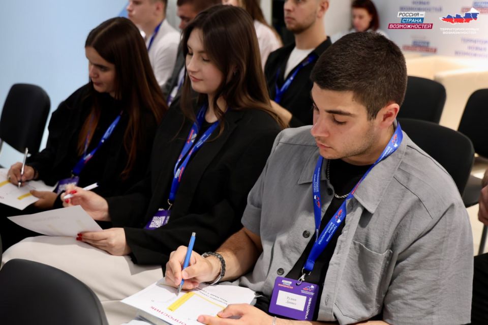 Мы — команда: молодежь ЛНР нашла новые точки для профессионального развития вместе с президентской платформой