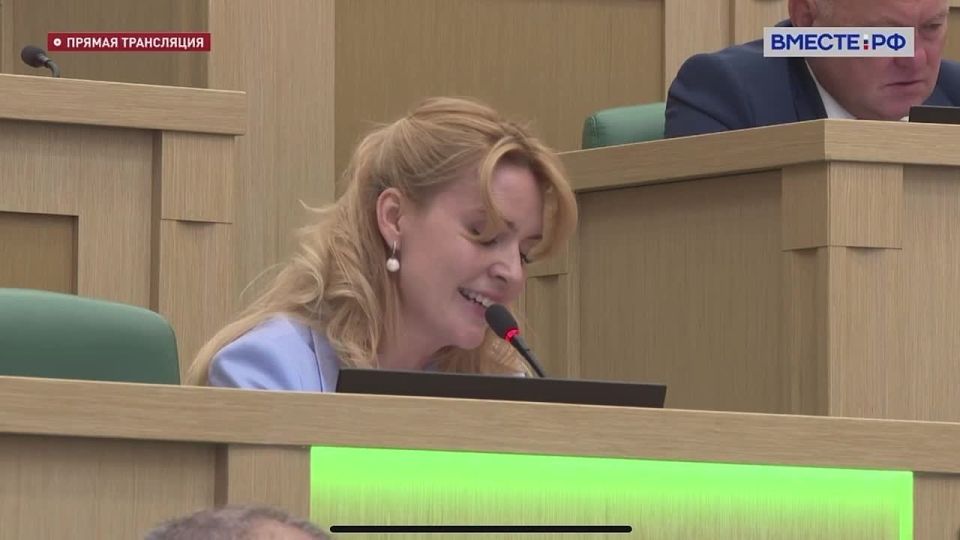 Дарья Лантратова: Валентина Матвиенко поддержала наше предложение рассмотреть проекты-победители форума «Будущее Приазовья» на площадке профильных комитетов Совета Федерации и пригласить студентов посетить пленарное заседание