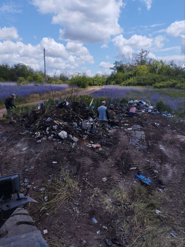 Андрей Рубанцов: Муниципальным предприятием «Спецкомавтотранс» сегодня выполнена работа по вывозу мусора с территории кладбища п.Козабелово