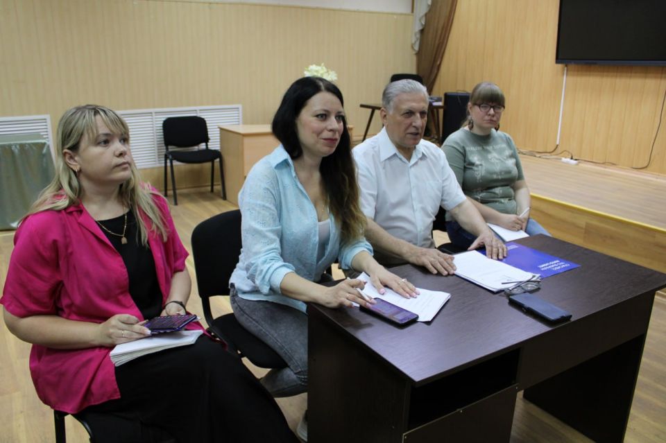 Специалистами Луганского центра народного творчества проведено рабочее онлайн-совещание по вопросам проведения межрегиональной патриотической эстафеты «Венок славы» на территории Луганской Народной Республики