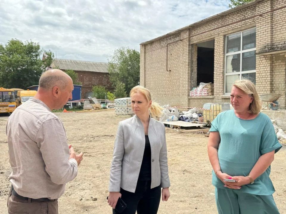 Анна Рослякова с рабочим визитом посетила Славяносербск, Первомайск и Перевальск