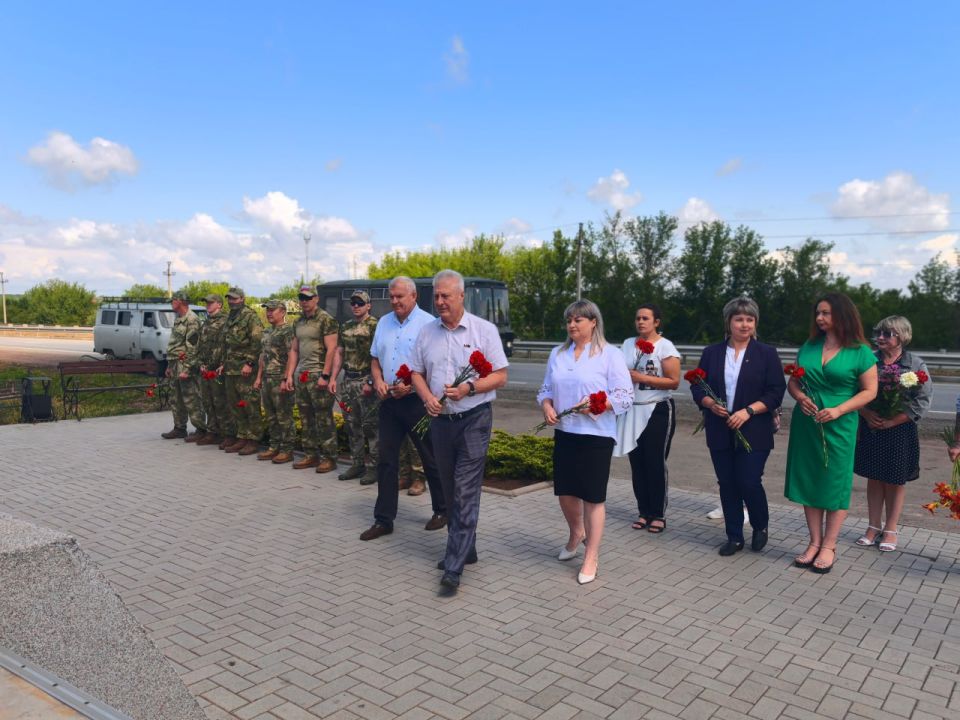 Сергей Козенко: Сегодня, 3 июля, мы отмечаем третью годовщину с тех пор, как благодаря героическому подвигу Вооруженных сил Российской Федерации и войск ЛНР наша Республика обрела свободу и уверенно встала на путь мира и...