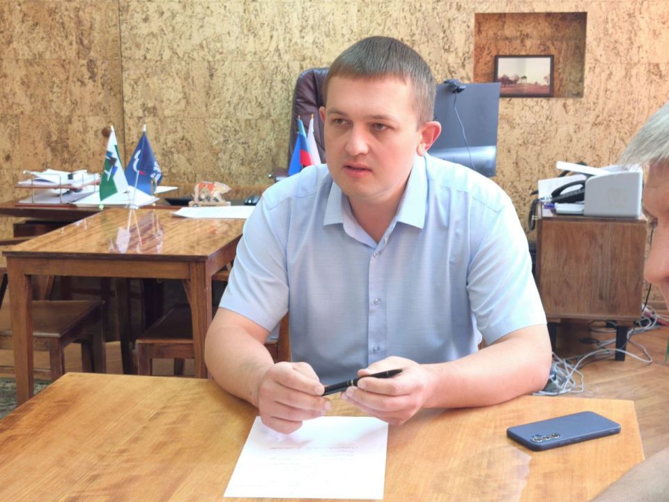 Евгений Морозов: Провел рабочую встречу с директором Алчевского управления ГУП ЛНР "Лугансквода" Дмитрием Ометовым, на которой обсудили актуальные вопросы по улучшению водоснабжения и водоотведения Брянки