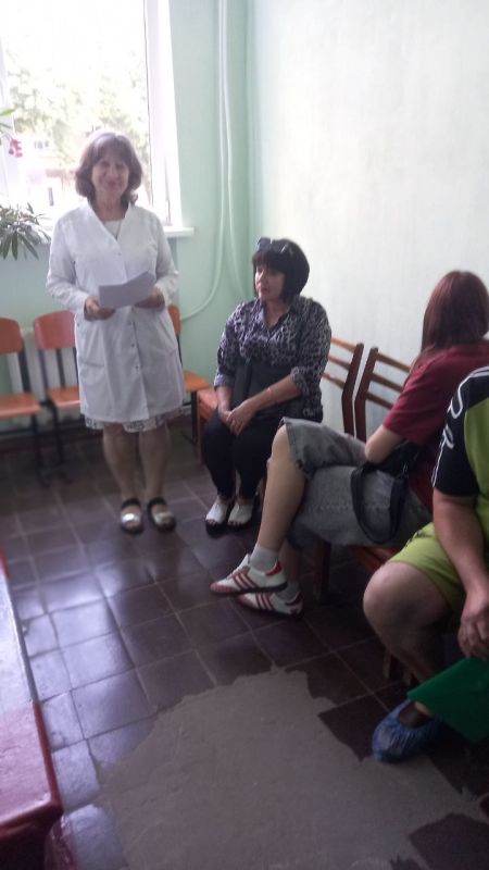 В Славяносербской ЦРБ в рамках Недели, направленной на снижение смертность от внешних причин врачом психиатром была проведена лекция для посетителей