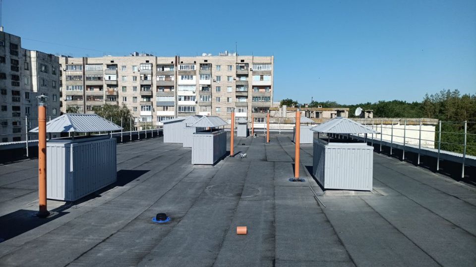 Сергей Козенко: Специалисты подрядной организации ООО СК «СТИЛЛ» в рамках специального инфраструктурного проекта завершают работы по капитальному ремонту мягкой кровли многоквартирного жилого дома, расположенного по адресу:...