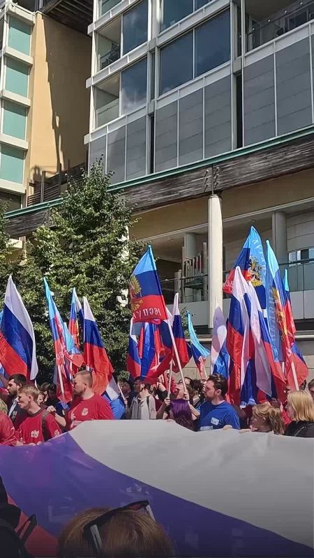 Молодая Гвардия Единой России провела патриотические акции ко Дню освобождения Луганской Народной Республики