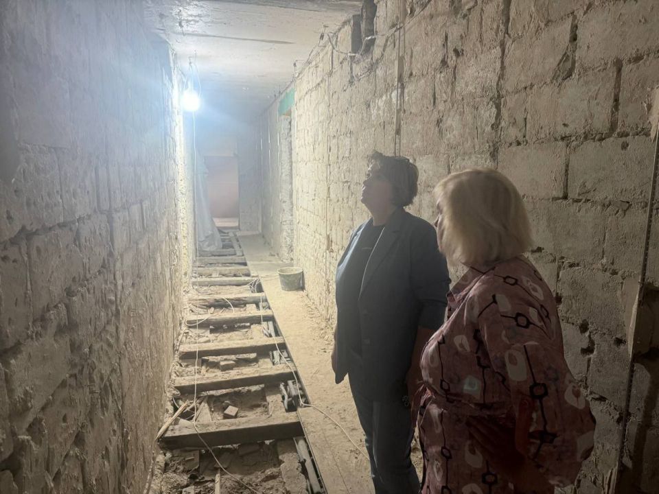 Министр труда ЛНР проинспектировала ход капитального ремонта основного здания Перевальского психоневрологического интерната