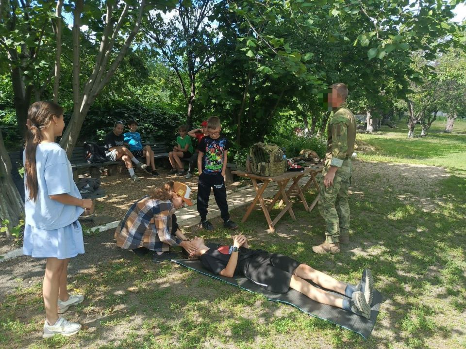 Андрей Рубанцов: Занятие по тактической медицине прошло в Ровеньковском центре детского, юношеского туризма и краеведения