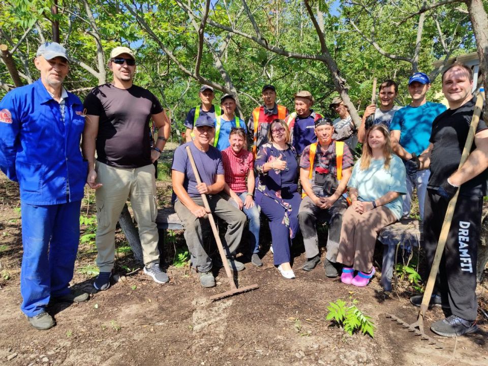 На территории южной части города Рубежное Луганской Народной Республики расположен парк отдыха, который всегда являлся одним из лучших и любимых мест семейного отдыха с детьми и друзьями