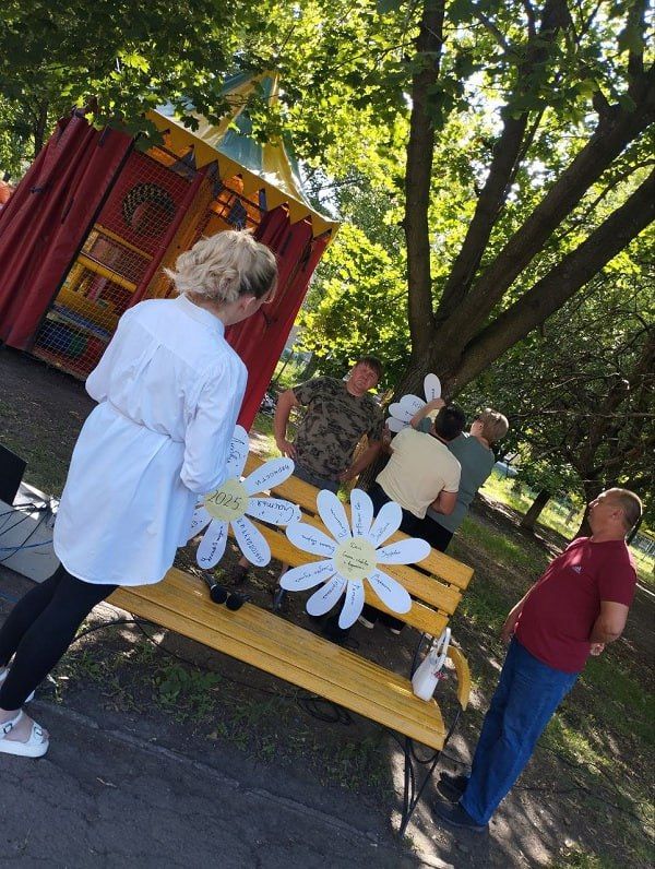 В Суходольске жителям дарили сувениры в четь приближающегося праздника Дня семьи,любви и верности