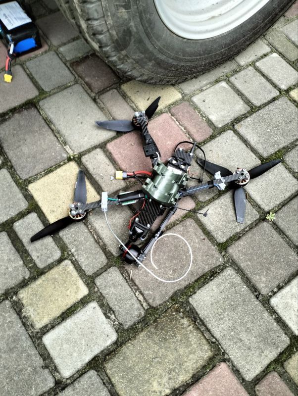 Дрон ВСУ атаковал подстанцию скорой помощи в Лисичанске в ЛНР, к счастью, безуспешно, сообщает правительство региона