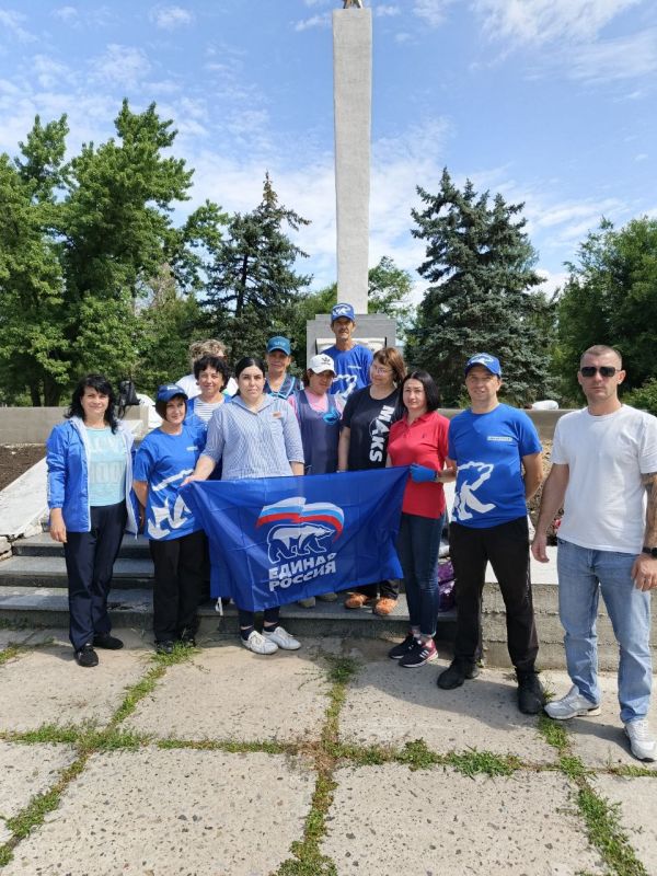 «Единая Россия» в Рубежном привела в порядок сквер Победы