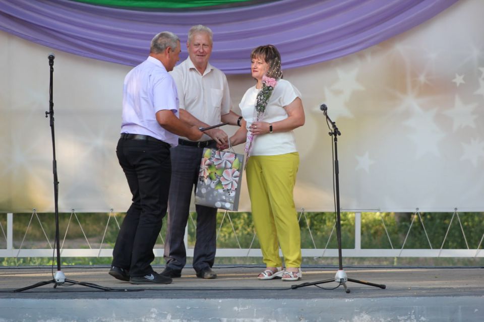 Сергей Козенко: Сегодня в праздничной и дружной семейной атмосфере в Краснодонском парке имени «Молодой гвардии» мы отметили День семьи, любви и верности