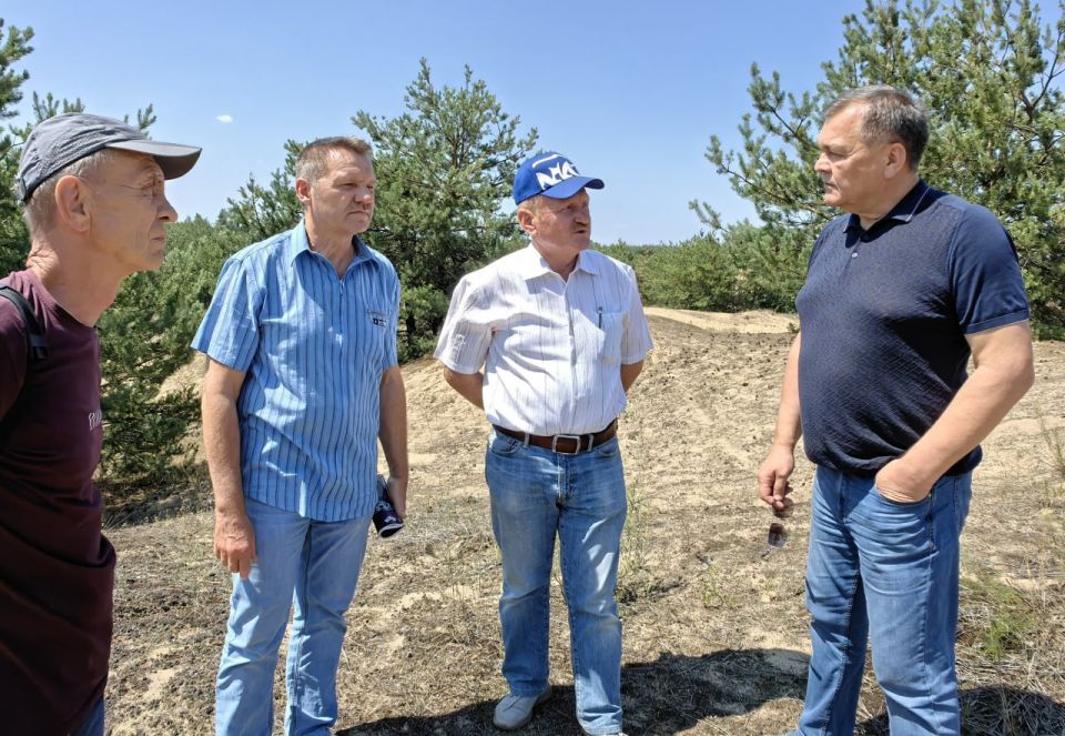 Первый заместитель Главы Администрации Игорь Шмидт провел выездное совещание с профильными специалистами администрации, МУП «ДЭП города Рубежное» и ритуальной службы