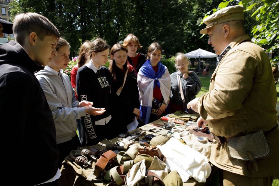   #1 . ..    XV   -   !