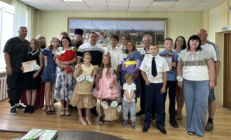 Андрей Рубанцов: Сегодня в День семьи, любви и верности, в Ровеньках чествовали семьи, в которых царят любовь и верность, где радость и печаль одна на всех, где живут добрые традиции и взаимоуважение